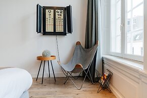 Eye Hotel