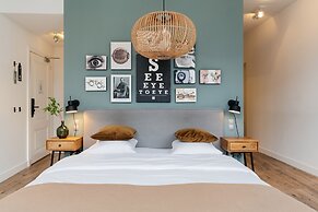 Eye Hotel