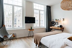 Eye Hotel