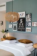 Eye Hotel