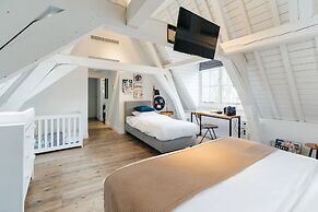 Eye Hotel