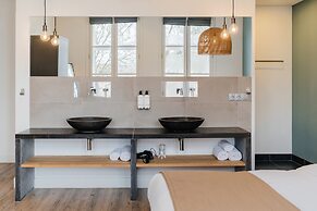 Eye Hotel