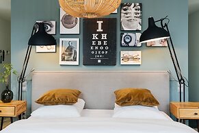 Eye Hotel