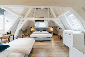 Eye Hotel