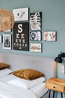 Eye Hotel