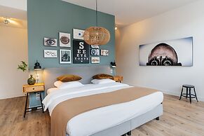 Eye Hotel