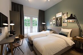 Eye Hotel