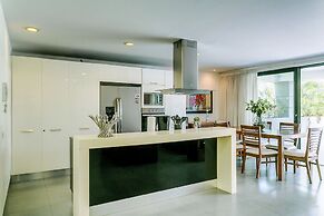 NICK PRICE by Stella Rentals