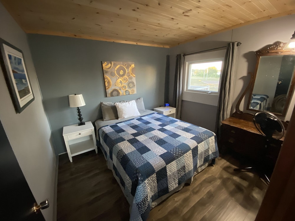 Pines Motel