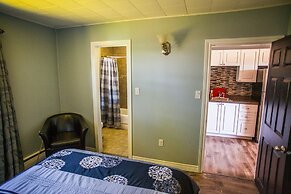 Pines Motel