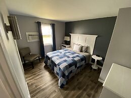 Pines Motel