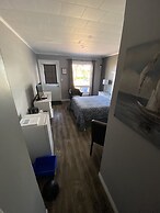 Pines Motel