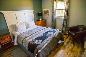 Pines Motel