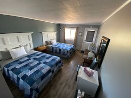 Pines Motel
