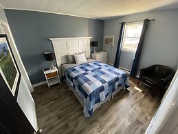 Pines Motel