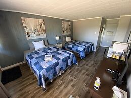 Pines Motel