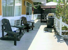 Crescent Motel