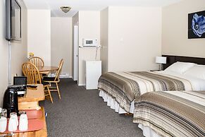 Crescent Motel