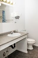 Crescent Motel