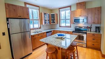 Timberline Lodges by Fernie Lodging Co