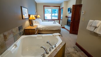 Timberline Lodges by Fernie Lodging Co