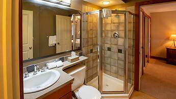 Timberline Lodges by Fernie Lodging Co