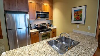 Timberline Lodges by Fernie Lodging Co