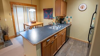 Timberline Lodges by Fernie Lodging Co