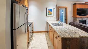 Timberline Lodges by Fernie Lodging Co