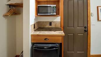 Timberline Lodges by Fernie Lodging Co