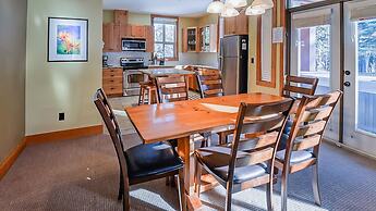 Timberline Lodges by Fernie Lodging Co