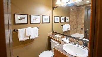 Timberline Lodges by Fernie Lodging Co