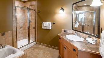 Timberline Lodges by Fernie Lodging Co