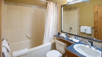 Timberline Lodges by Fernie Lodging Co