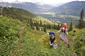 Timberline Lodges by Fernie Lodging Co