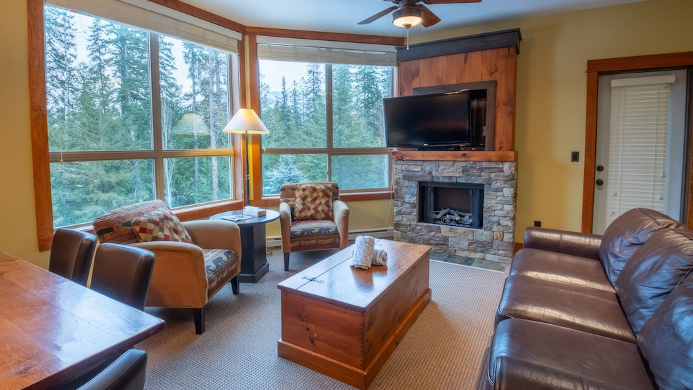 Timberline Lodges by Fernie Lodging Co