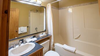 Timberline Lodges by Fernie Lodging Co