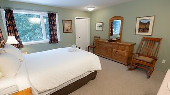 Timberline Lodges by Fernie Lodging Co