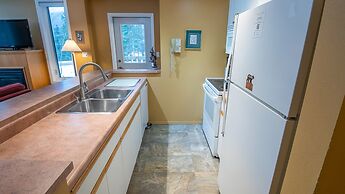 Timberline Lodges by Fernie Lodging Co