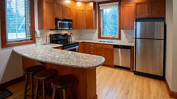 Timberline Lodges by Fernie Lodging Co