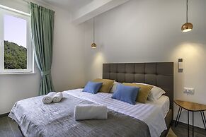 Boutique Pine Tree apartments