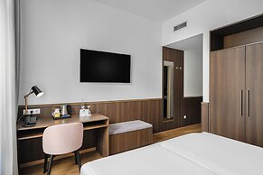 12 Revay Hotel