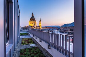 12 Revay Hotel