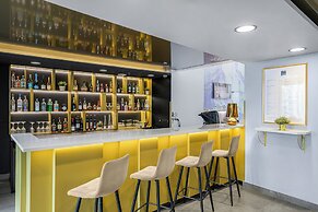 12 Revay Hotel