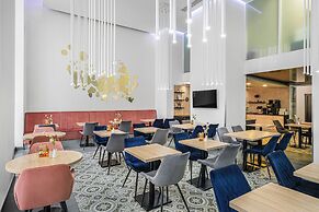 12 Revay Hotel