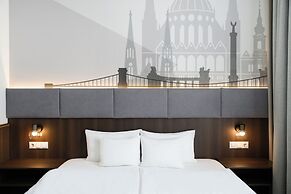 12 Revay Hotel