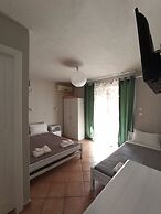 Demis Apartments