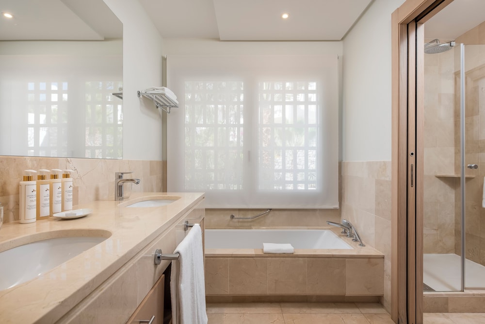 Las Terrazas de Abama Suites