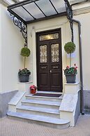 Little Rose Residence