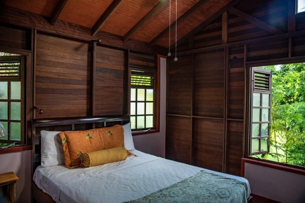 Naniki Cottages